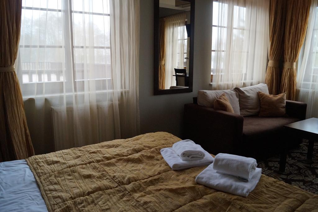 Hotel Sloneczny Brzeg ビスクピエツ 部屋 写真