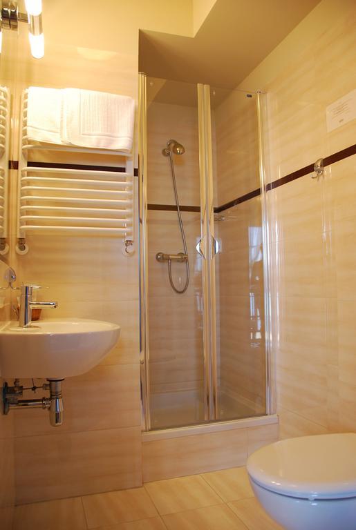 Hotel Sloneczny Brzeg ビスクピエツ 部屋 写真