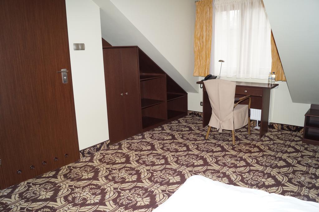 Hotel Sloneczny Brzeg ビスクピエツ 部屋 写真
