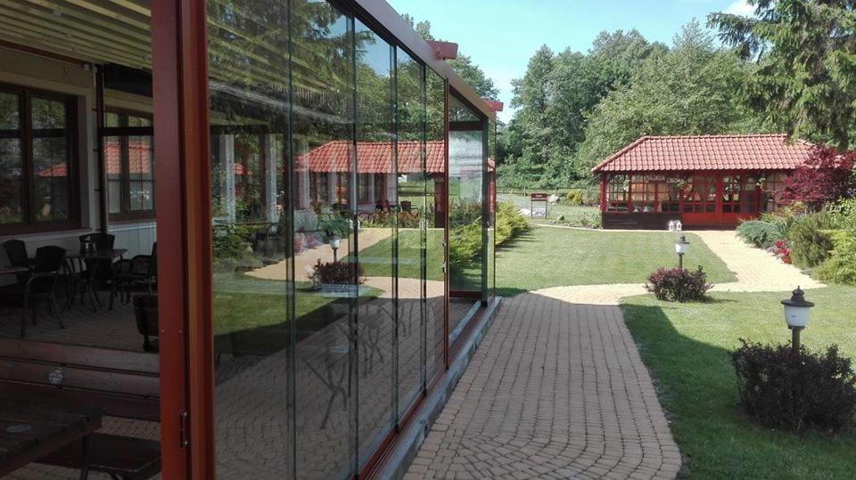 Hotel Sloneczny Brzeg ビスクピエツ エクステリア 写真